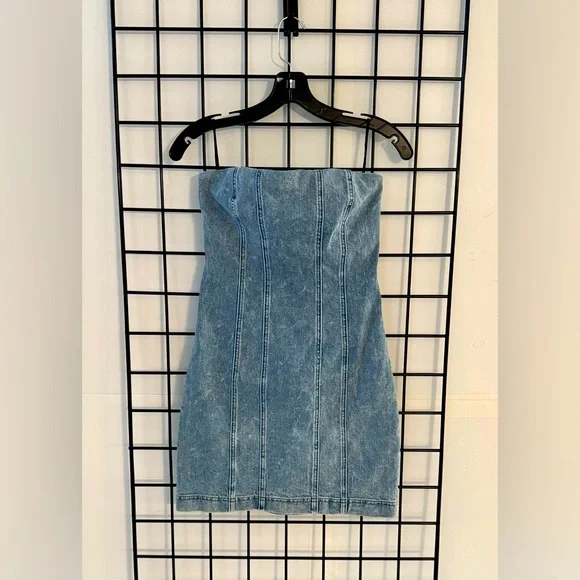 Alice + Olivia Palmer Denim Dress - Picture 7 of 9